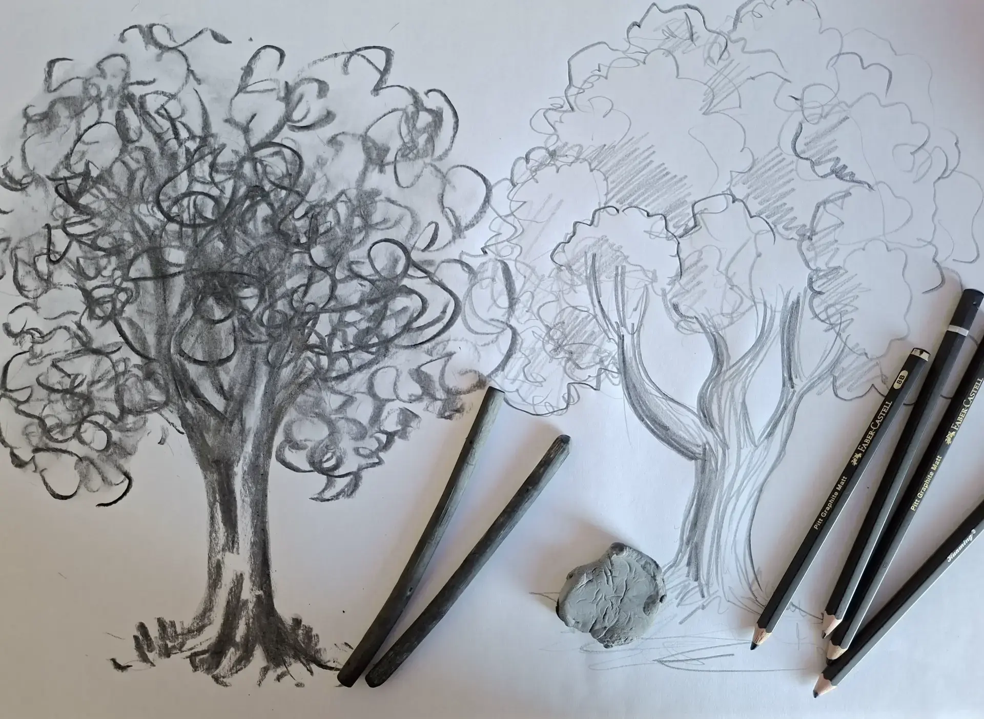 les différences lorsqu’on dessine avec un crayon graphite ou un fusain