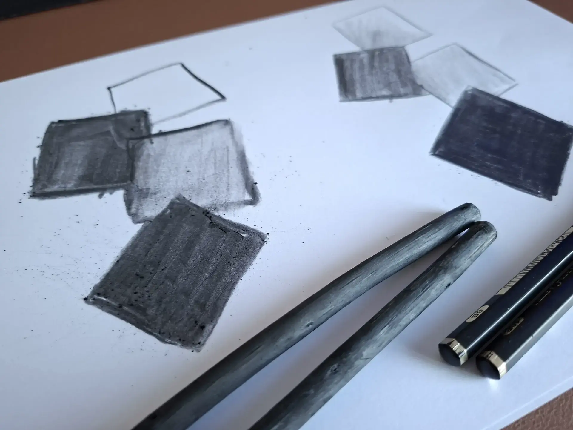 travailler la lumière avec un crayon graphite ou un fusain lorsqu’on dessine