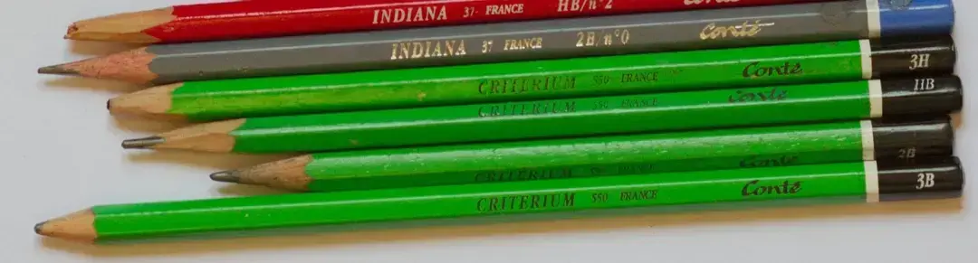 image de différents crayons à papier pour dessiner