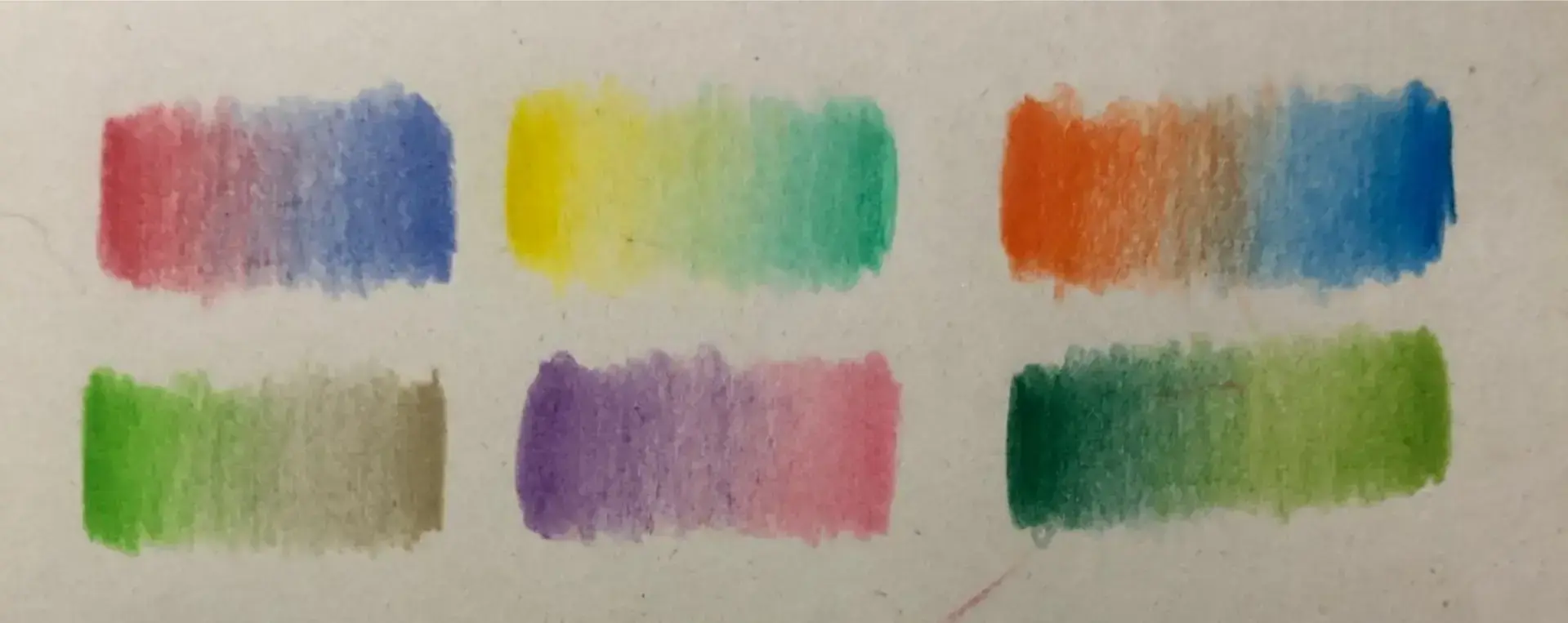 réaliser des transitions avec des crayons de couleur