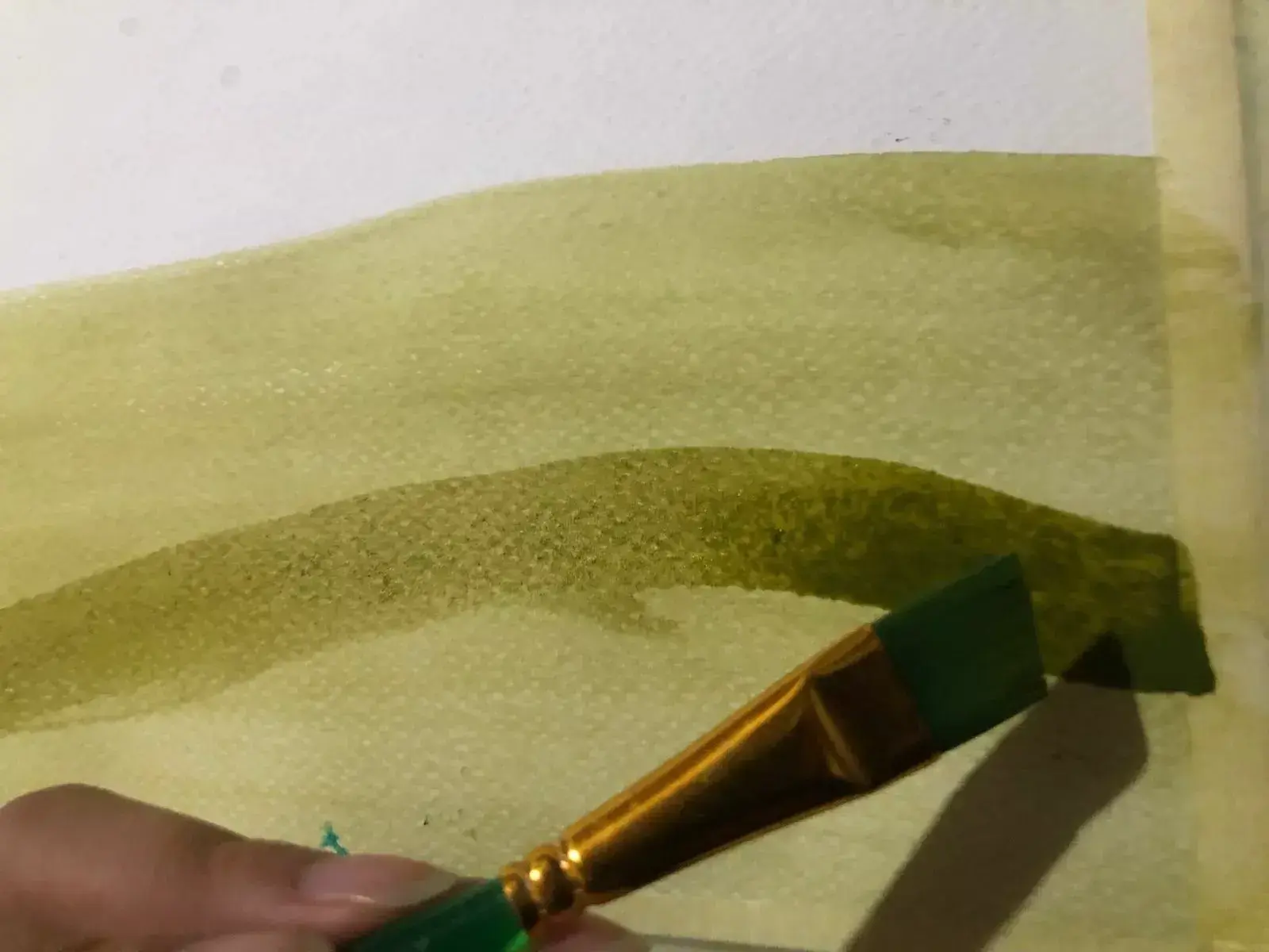 appliquer la goutte pour la technique du lavis à l’aquarelle