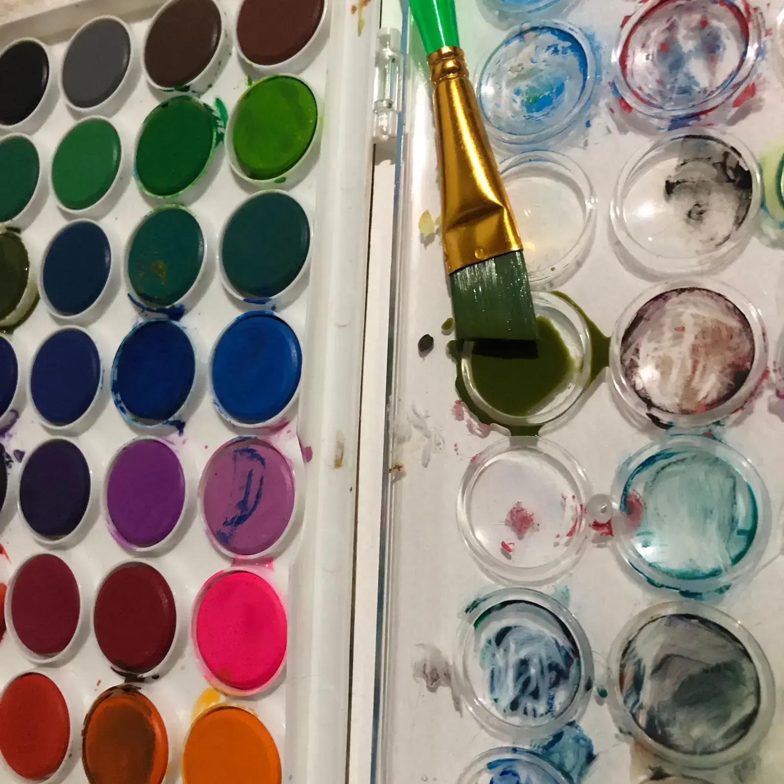 diluir la acuarela con agua