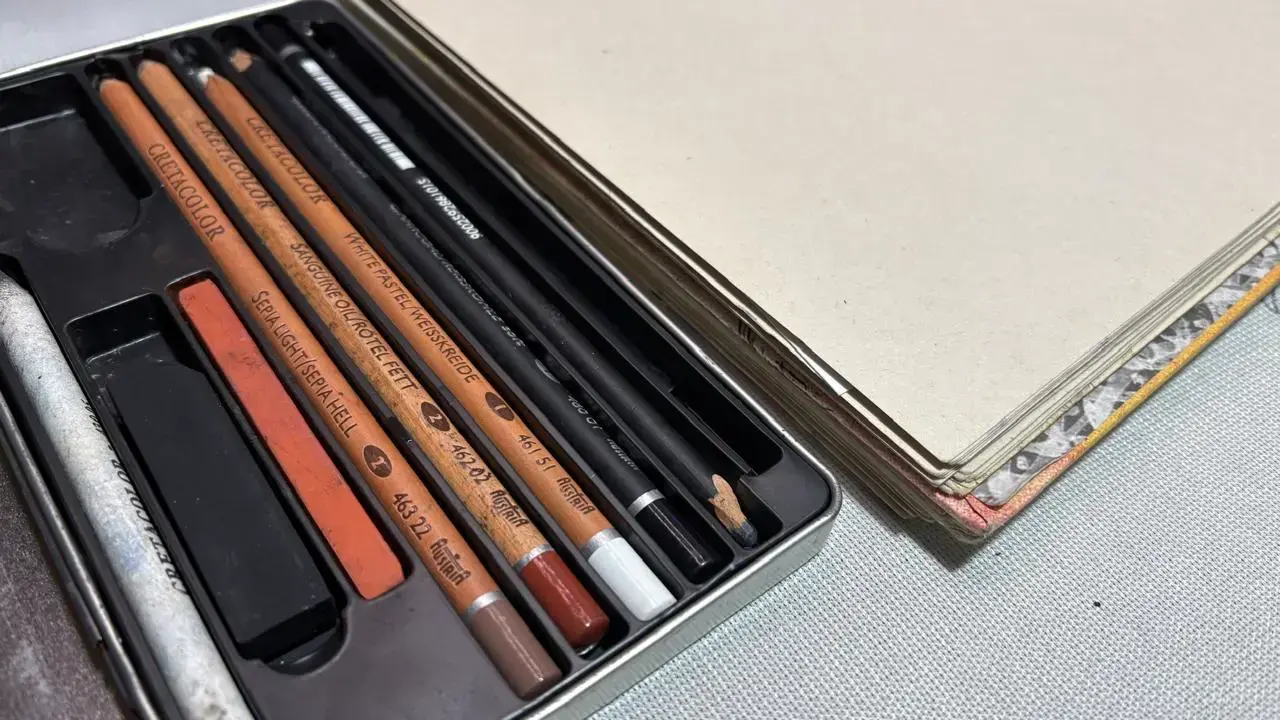 le matériel pour dessiner un paysage à la sanguine