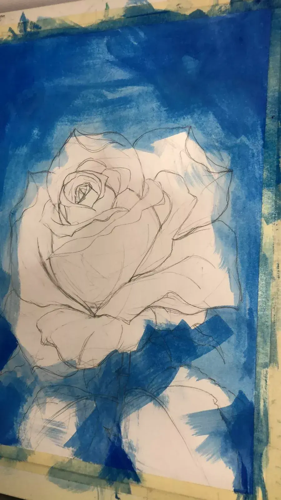 peindre le fond derrière la rose à l’acrylique